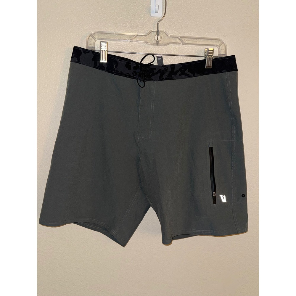 Vuori Cruise Board Shorts Mens 32 Charcoal Grey Camo Waistband Zip Pocket Surf